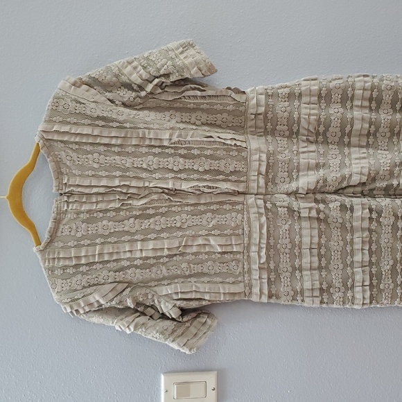 Roolee Jessica greige lace dress - Picture 9 of 10